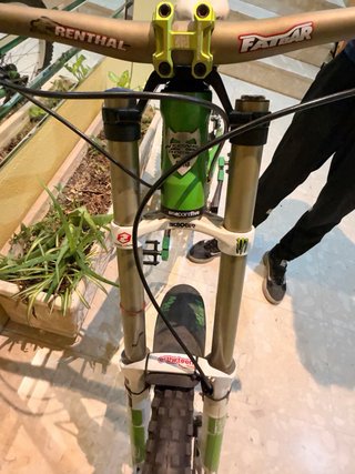 Bicicleta Intense Downhill Verde