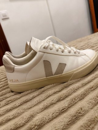 Zapatillas Veja Blancas y Beige