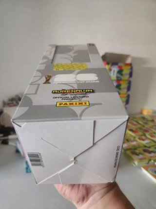 Caja con 4 latas Pencil Panini Adrenalyn XL Nordic