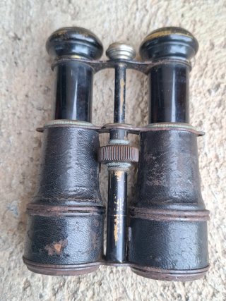Prismáticos antiguos negros