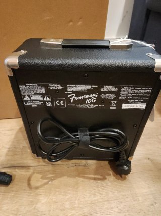 Kit Guitarra Eléctrica Squier Stratocaster+regalo