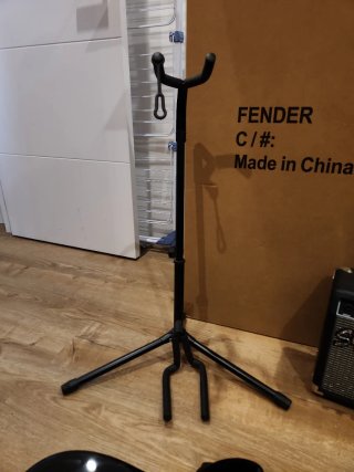 Kit Guitarra Eléctrica Squier Stratocaster+regalo