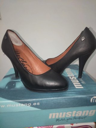 Zapatos de tacón Mustang negros talla 37