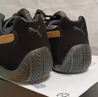 Zapatillas Puma Negras y Doradas Talla 44