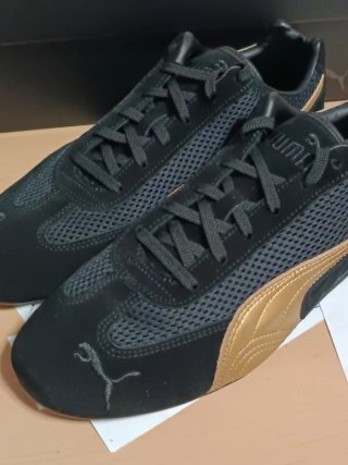 Zapatillas Puma Negras y Doradas Talla 44