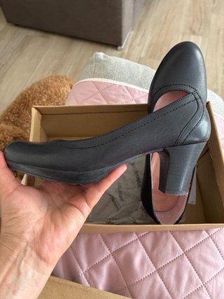 Zapatos de tacón negros de piel