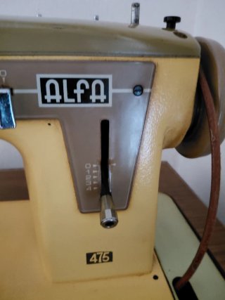Máquina de coser Alfa 475 con mueble (Vintage)