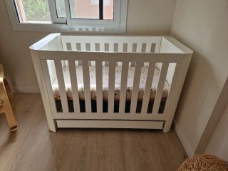 Cuna blanca con cajón