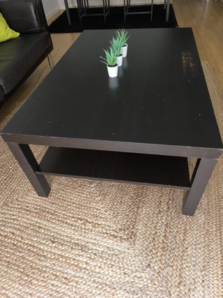 Mesa de centro negra y marrón