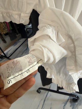 Camiseta blanca escote Bardot coquette y2k