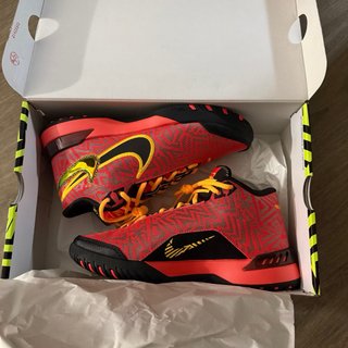 Zapatillas Baloncesto Nike LBJ NXXT GENISUS