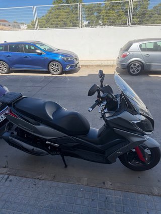 Maxi Scooter Plata y Negra