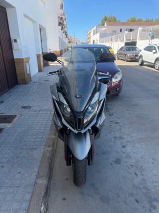 Maxi Scooter Plata y Negra