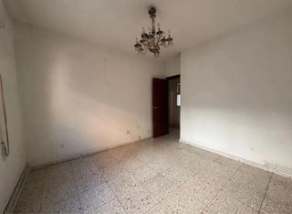 Se vende Piso Céntrico, 4 Dor., 2 baños .