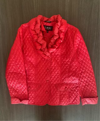 Chaqueta Sattin Acolchada Roja Volantes