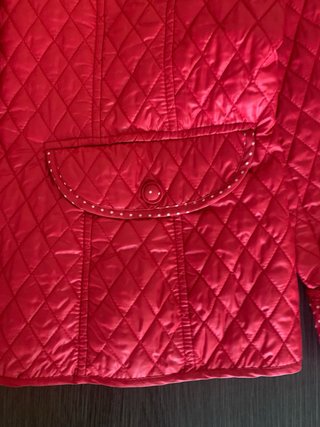 Chaqueta Sattin Acolchada Roja Volantes