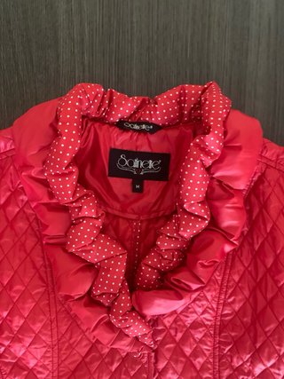 Chaqueta Sattin Acolchada Roja Volantes