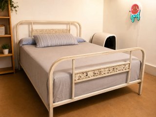 Cama antigua metal, hierro, níquel