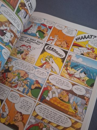 Asterix Omnibus 9