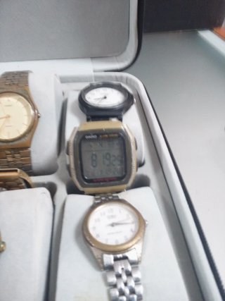 Reloj Casio Dorado y Plateado lote