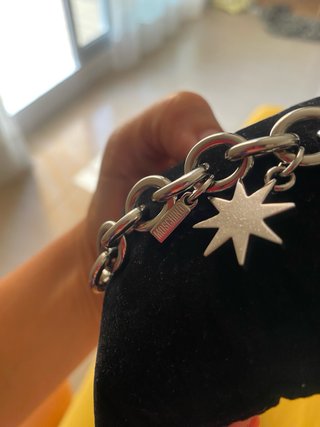 Pulsera Moschino con charms y reloj
