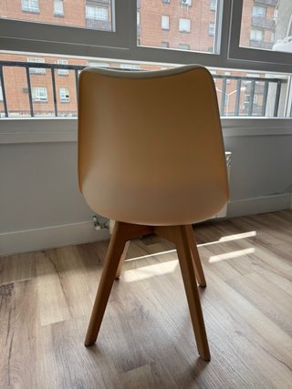 2 Sillas Beige Plástico y Madera