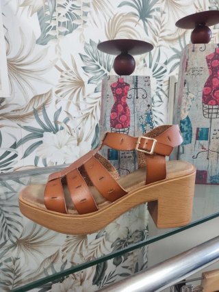 Sandalias de cuero color cuero