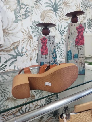 Sandalias de cuero color cuero