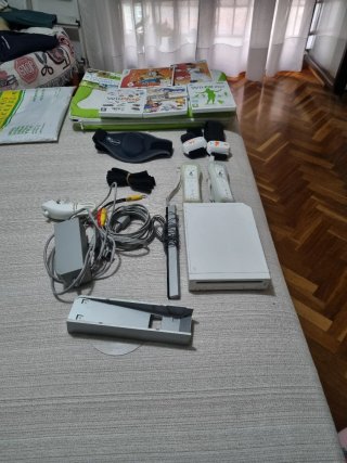 Nintendo Wii RVL-001 (EUR) con mandos y juegos