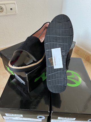 Zapatos con punta charol negros T 36, 37  y 40