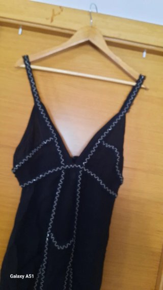 Vestido Zara negro con abalorios