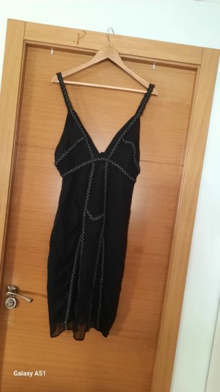 Vestido Zara negro con abalorios