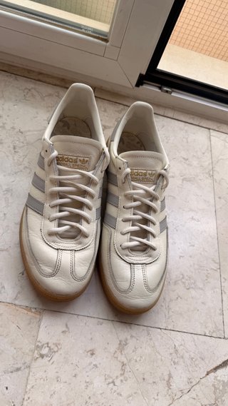 Zapatillas Adidas Blancas y Grises
