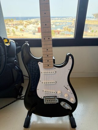 Squier Stratocaster Negra Casi Nueva
