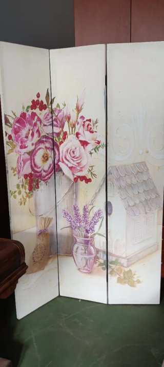 Biombo decorativo floral y casita
