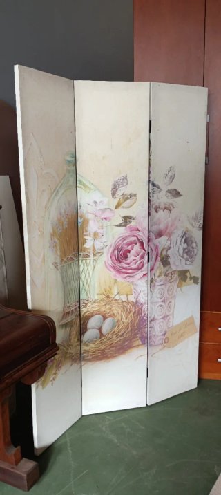 Biombo decorativo floral y casita