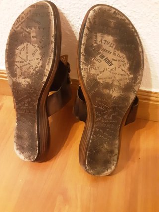 Sandalias de cuero con flor. Marca B.D.A. Italiana