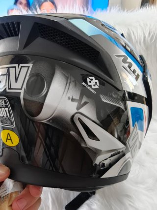 Casco Modular colores BMW y vinilado con escapes.