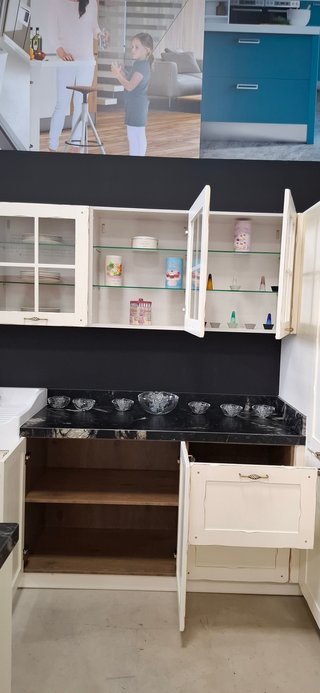 Liquidación exposición cocina madera enmarcada