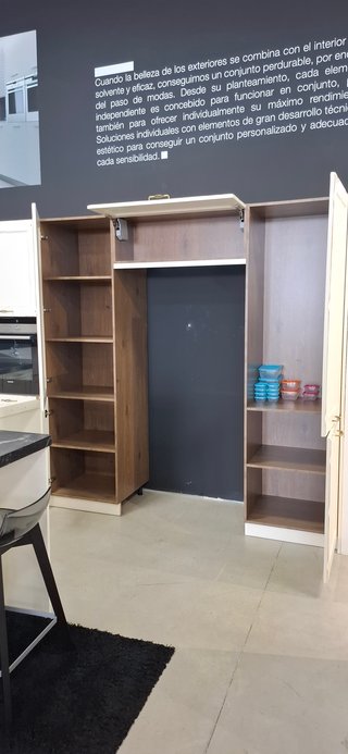 Liquidación exposición cocina madera enmarcada