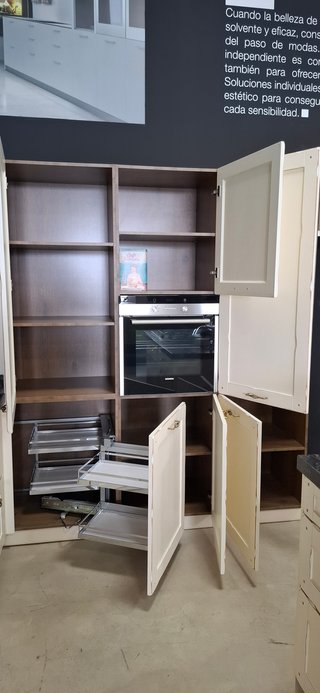 Liquidación exposición cocina madera enmarcada