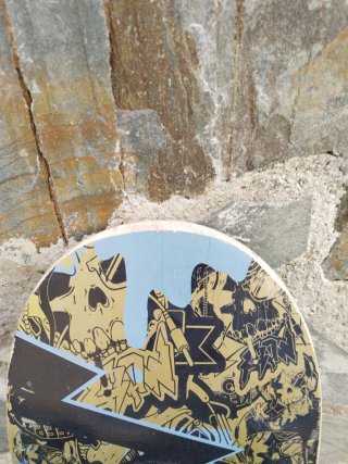 Skate Oxelo con diseño de calaveras