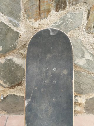 Skate Oxelo con diseño de calaveras