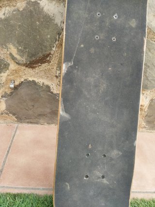 Skate Oxelo con diseño de calaveras