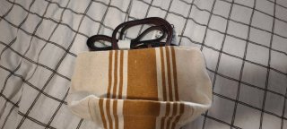 Bolso de tela con rayas de Zara.