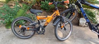 Bicicleta de montaña infantil KTM naranja