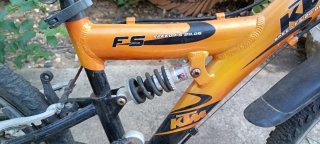Bicicleta de montaña infantil KTM naranja