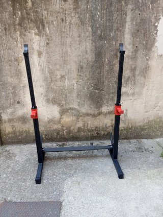 Porta bilanciere nero e rosso.