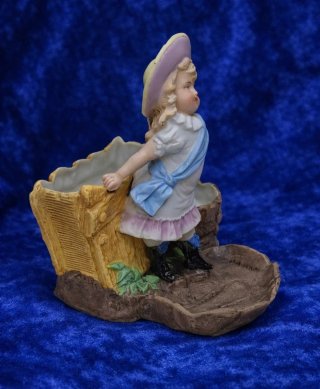 Figura biscuit niña siglo XIX
