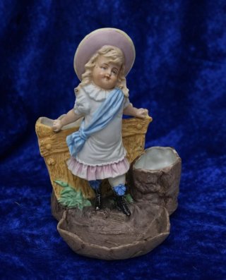 Figura biscuit niña siglo XIX